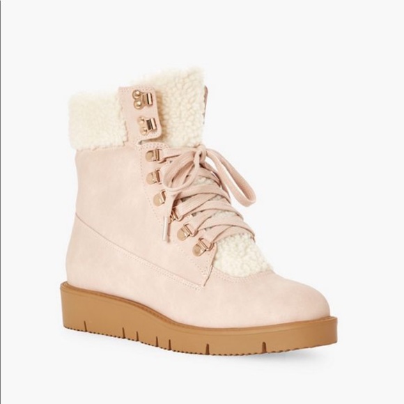 ***SOLD***🌟HOST PICK💫 NEW BABY PINK SHERPA BOOTIES ROSE GOLD HARDWARE - Picture 9 of 12